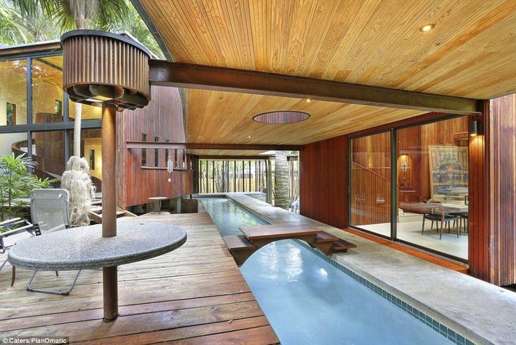 Изумителна къща в Маями: Река свързва стаи