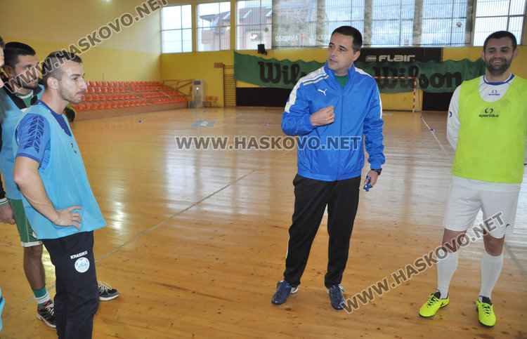 Обучават 56 кандидати за футболни треньори в Хасково