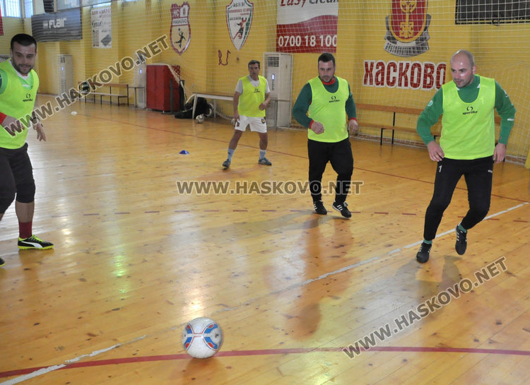 Обучават 56 кандидати за футболни треньори в Хасково