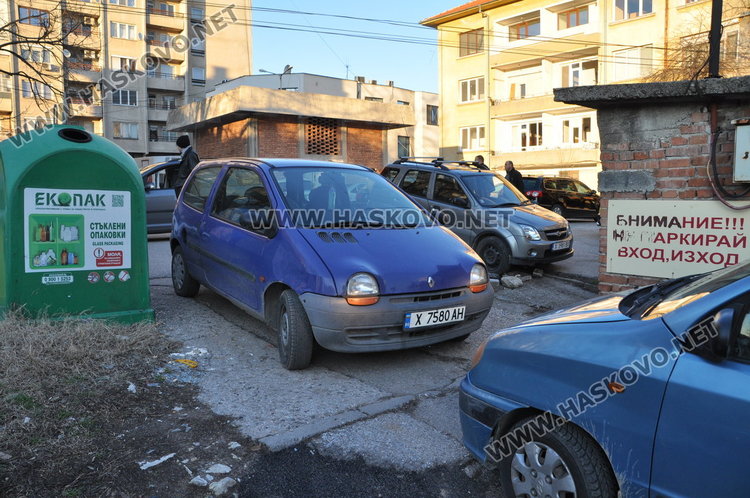 Хасковлии заклещиха нагъл шофьор, блокирал коли на паркинг