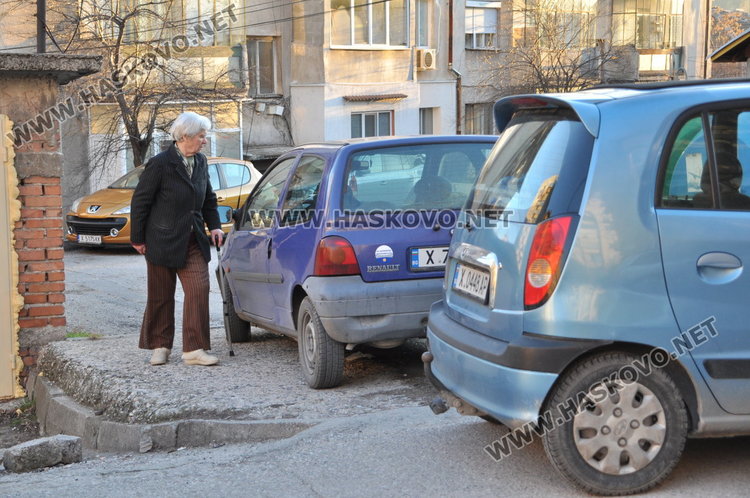 Хасковлии заклещиха нагъл шофьор, блокирал коли на паркинг