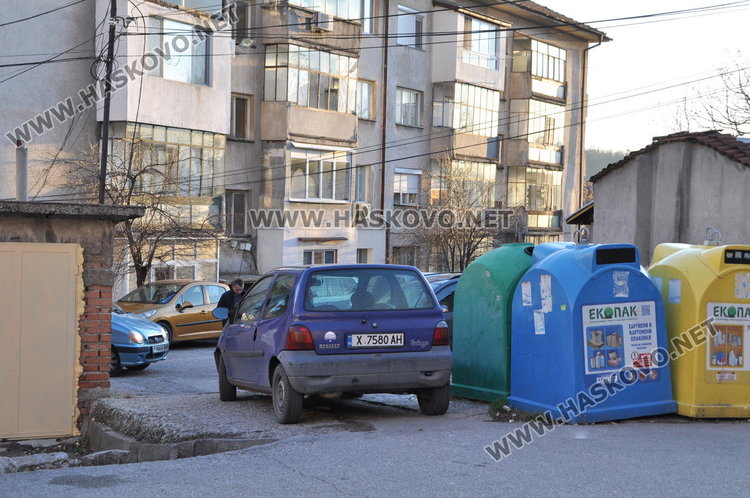 Реното беше блокирало десетина коли на паркинга