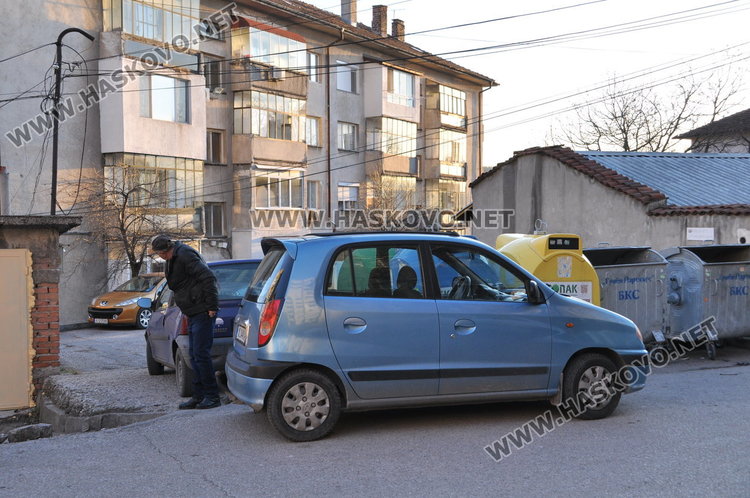 Хасковлии заклещиха нагъл шофьор, блокирал коли на паркинг
