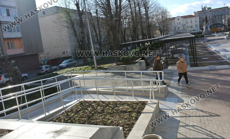 „Заря“ с нови тоалетни, асансьорът чака акт 16 