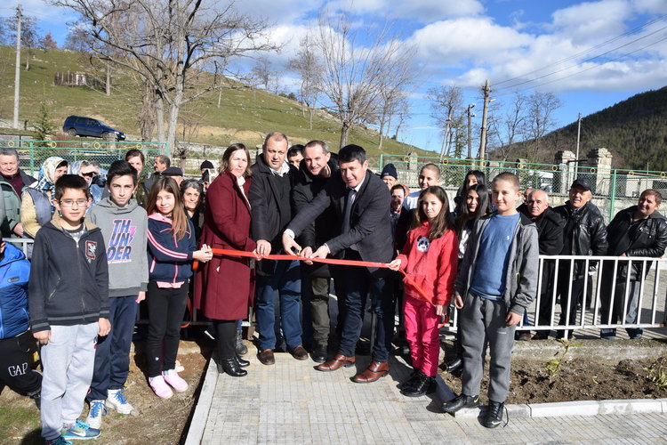 Откриха нова детска площадка в Боровица