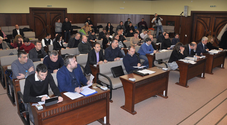 Общината ще плаща охраната в училищата, приеха бюджета за 2018-а