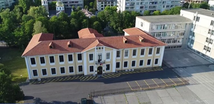 Паисиевци с нов езиков център в старата сграда на училището