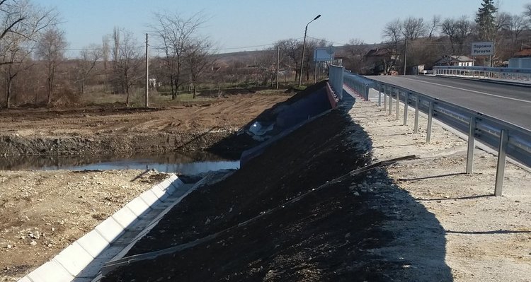 Поройненският мост е готов, но не е открит