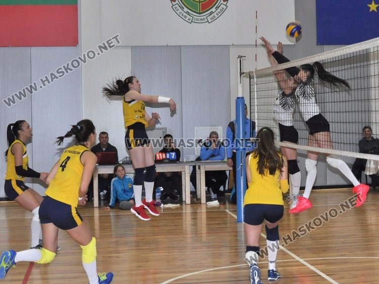 ВК "Раковски" се наложи над "Славия" с 3:2 в драматичен мач