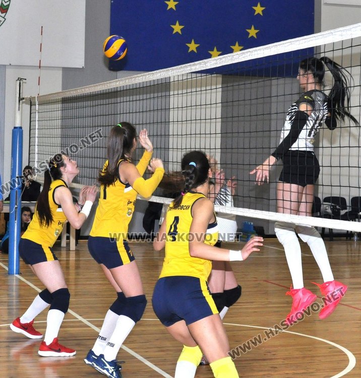 ВК "Раковски" се наложи над "Славия" с 3:2 в драматичен мач