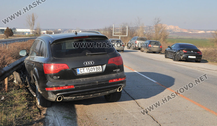 Ауди блъсна БМВ и се заби в мантинелите на пътя край Бирената