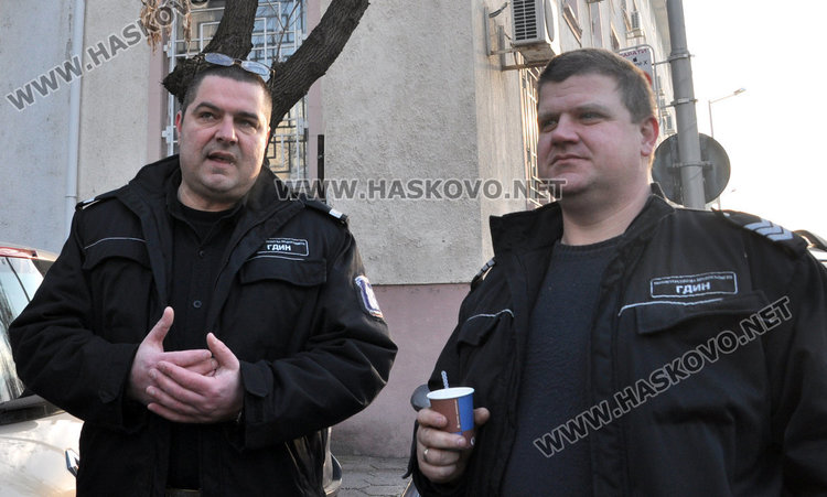 Надзирателите в следствения арест в Хасково на протест 