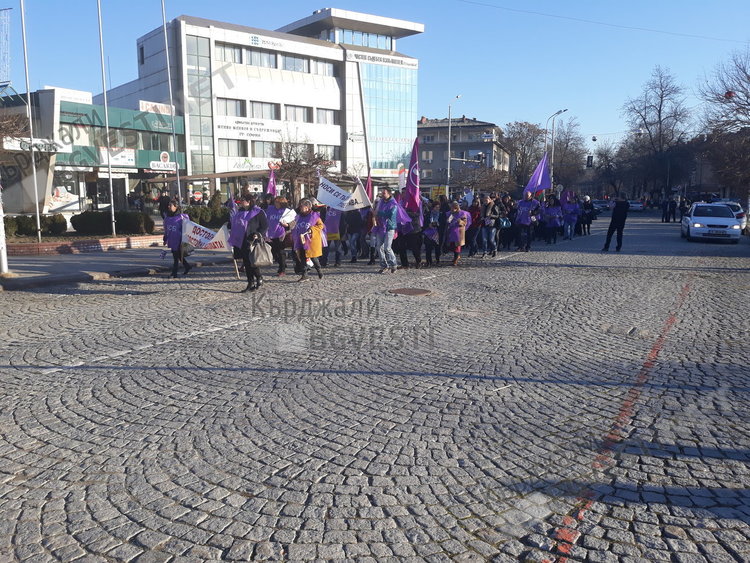 КНСБ поиска оставката на екипа на кмета, той  покани синдикалистите на преговори за заплати