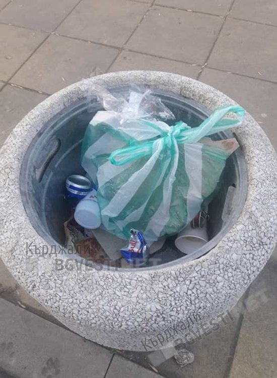 Нова практика в Кърджали, ”чистници” си изхвърлят торбичките с боклуци в кошчетата за смет