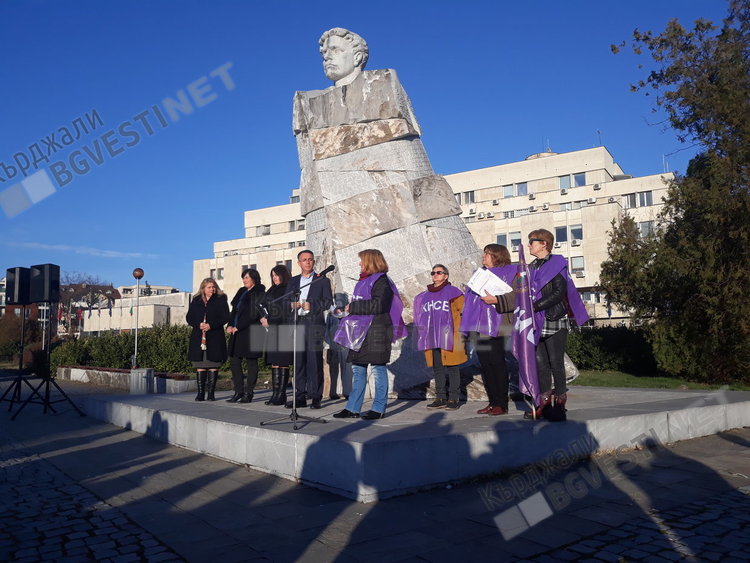КНСБ поиска оставката на екипа на кмета, той  покани синдикалистите на преговори за заплати