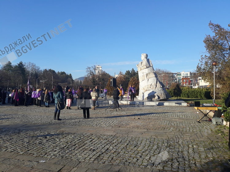 КНСБ поиска оставката на екипа на кмета, той  покани синдикалистите на преговори за заплати