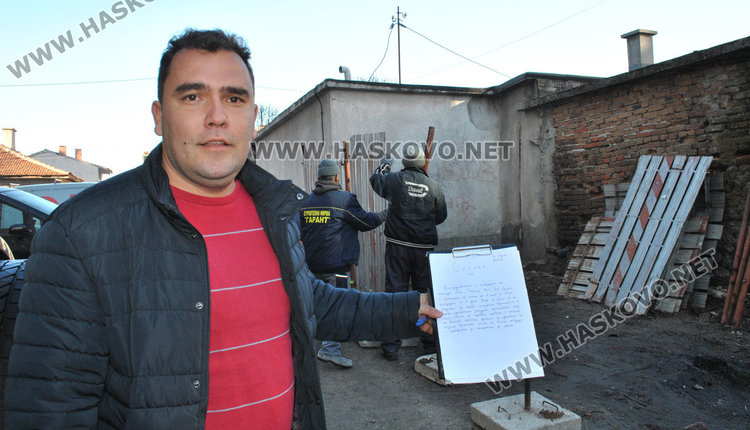 Гараж затапва входа на блок, обитателите на бунт 