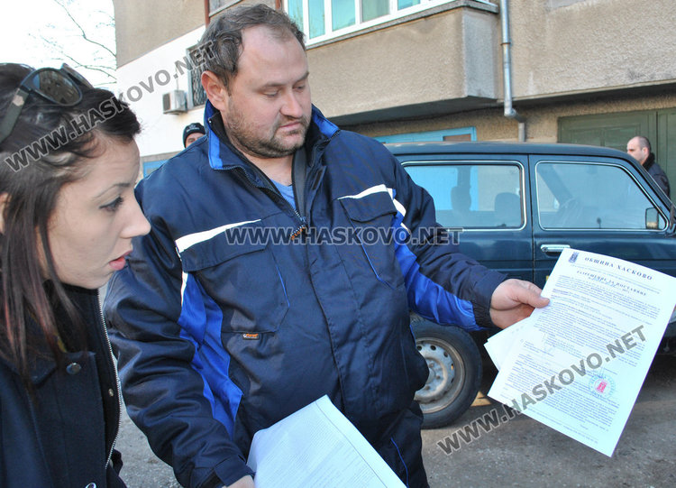 Гараж затапва входа на блок, обитателите на бунт 