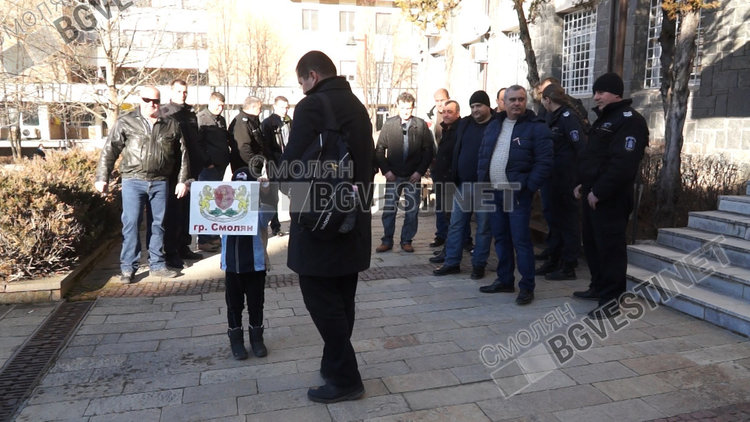 Служители на съдебната охрана и надзиратели протестират, искат 20 процента по-високи заплати