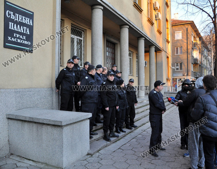 И съдебната охрана на протест, искат полицейски заплати