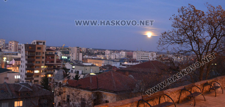 „Синя кървава Супер Луна” огря Хасково