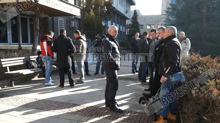 Служители на съдебната охрана и надзиратели протестират, искат 20 процента по-високи заплати