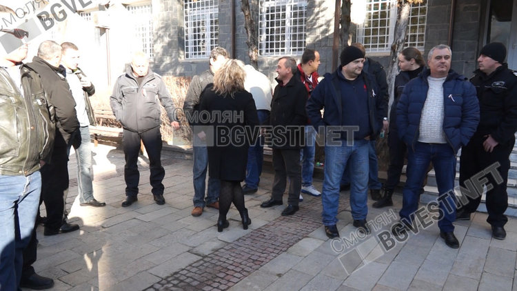 Служители на съдебната охрана и надзиратели протестират, искат 20 процента по-високи заплати