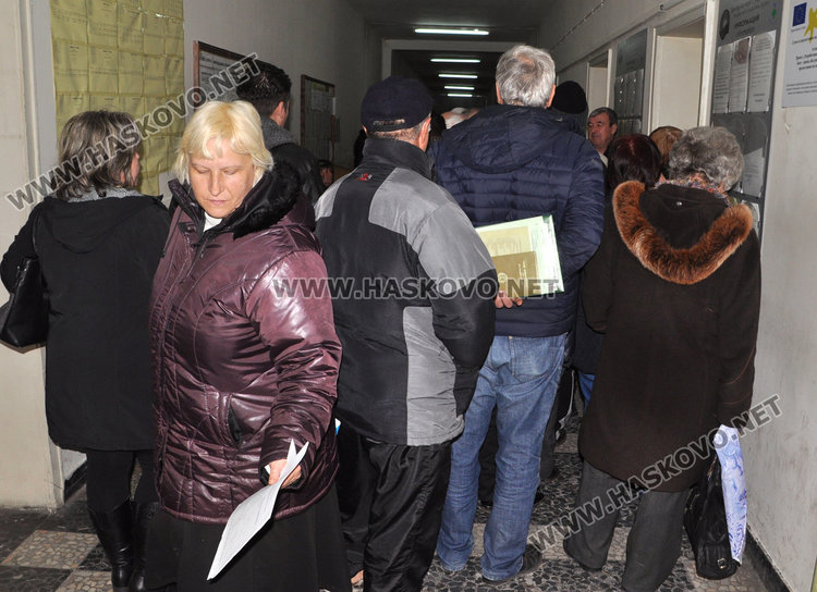 Инвалиди на изнервена опашка за безплатни винетки, старите важат до днес 