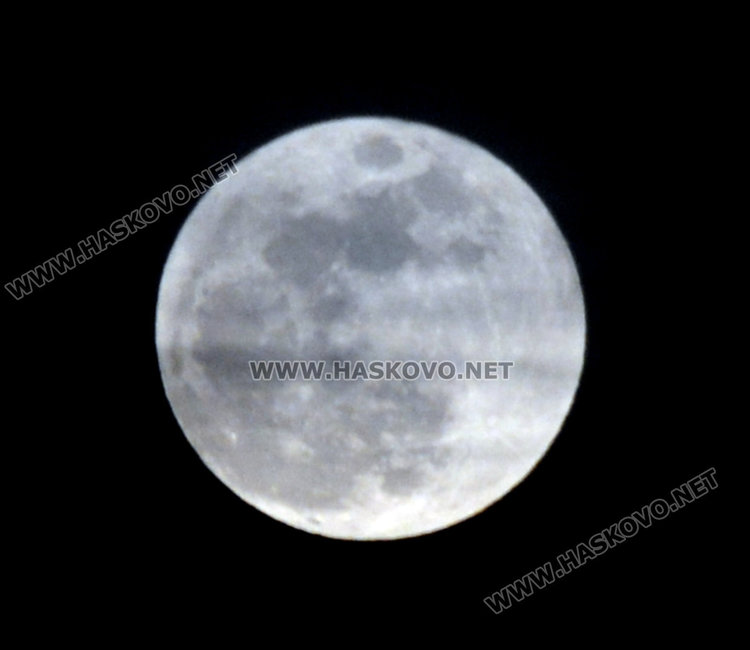 „Синя кървава Супер Луна” огря Хасково