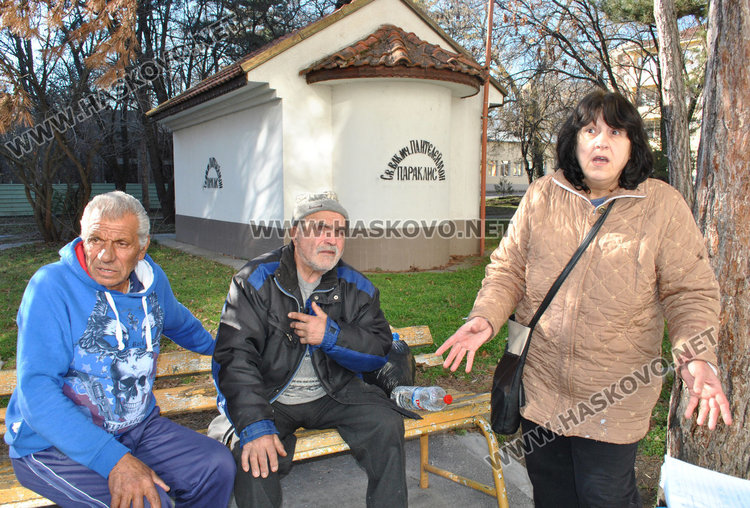 Стайка Янкова и съпругът й Велико Костадинов (в средата)