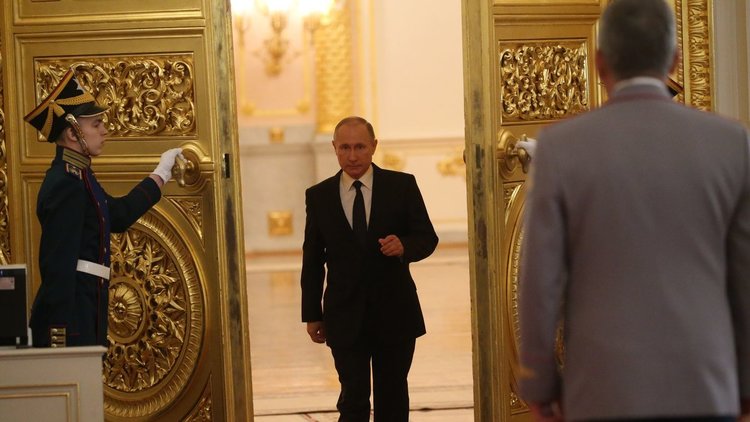 Олигарсите от Кремълския доклад губят милиони за броени часове