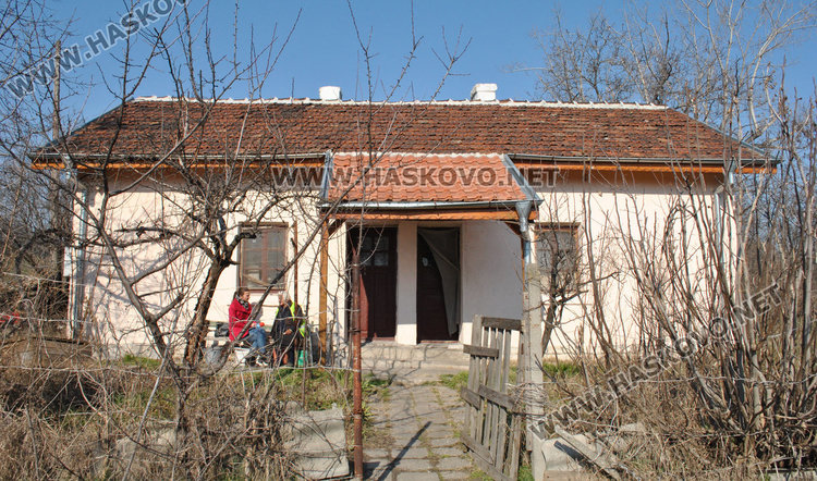 81-годишна жена мизерства в Хасково, отказва помощ