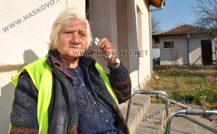 81-годишна жена мизерства в Хасково, отказва помощ