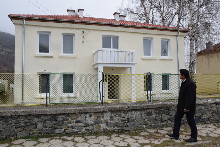 Ремонтираха кметствата в Ленище и Русалско 