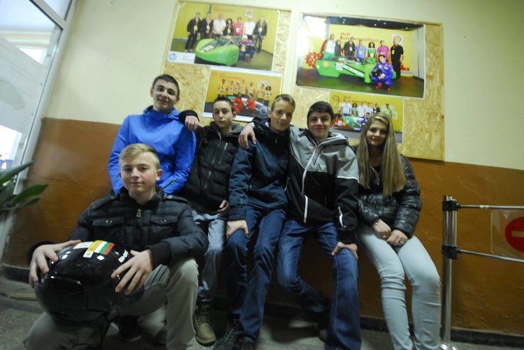 Учениците от Чепеларе показаха новата суперкола, с която ще участват на състезанието за автомобил на бъдещето