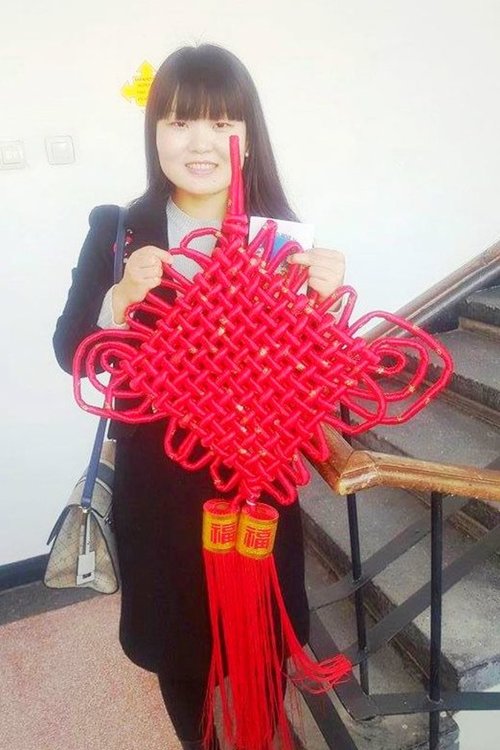 Мистичен възел изработи доброволката в Детски и младежки център Ли Менг, снимка -Детски и младежки център