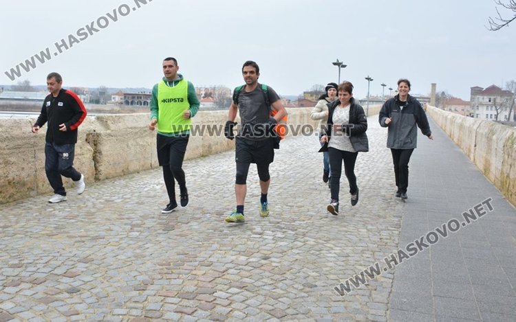 Двама бегачи отвориха щафетата от Свиленград  до София в защита на Пирин