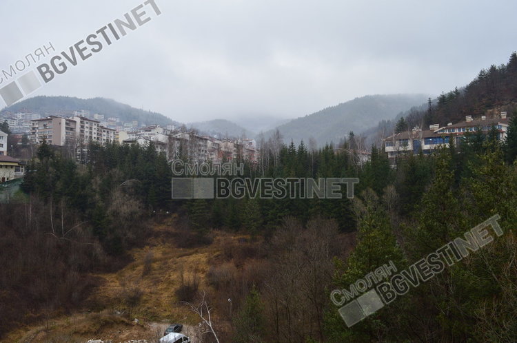 Облачно, с вятър и кратки превалявания