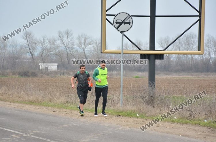 Двама бегачи отвориха щафетата от Свиленград  до София в защита на Пирин