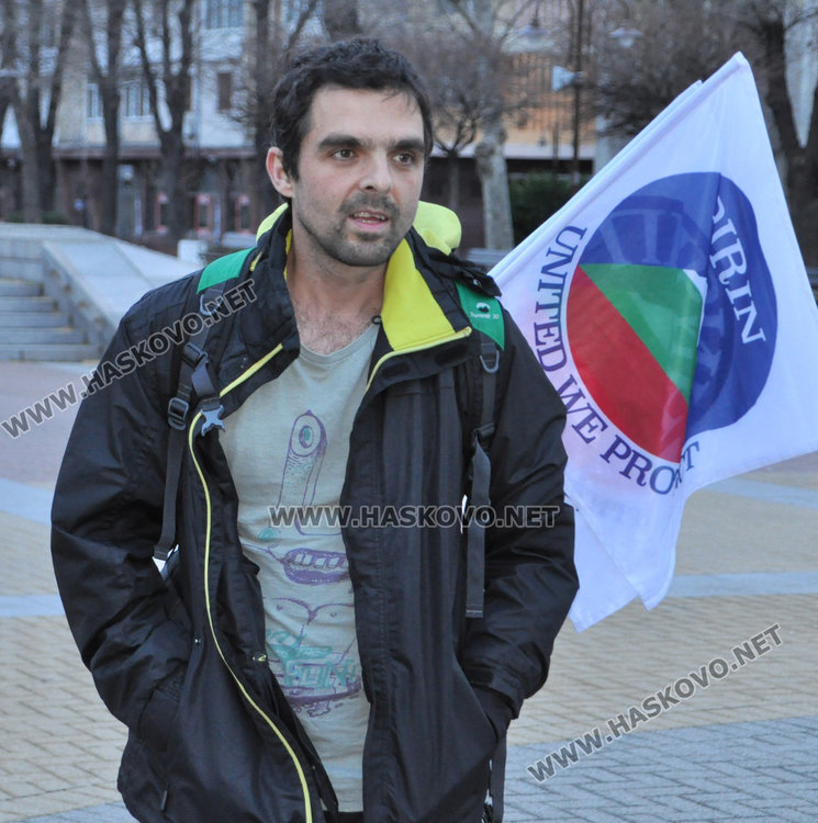 Самотният бегач предава протестната щафета за Пирин от Хасково на Асеновград