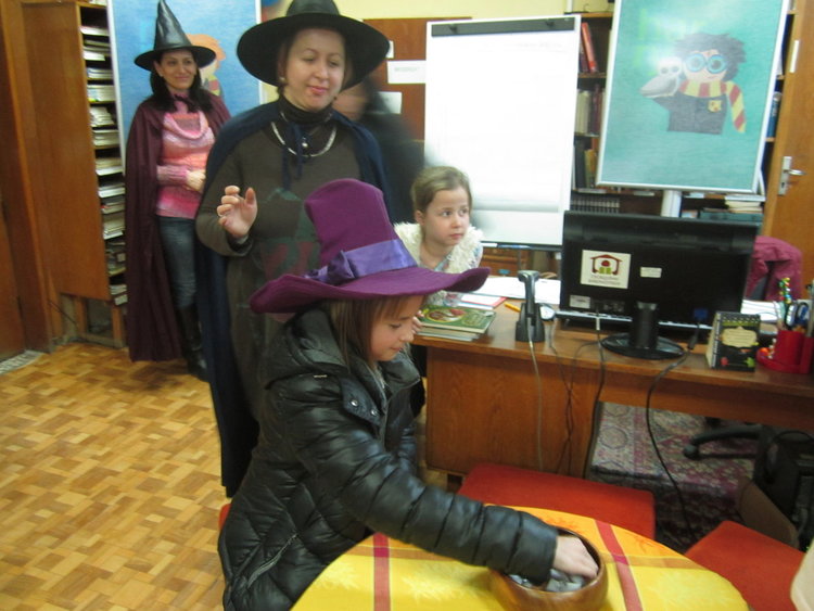 Вещици в Библиотеката, празнуват нощта на книгите на Хари Потър