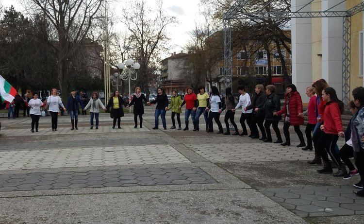 1701 лв. събра благотворителното хоро на Евридика