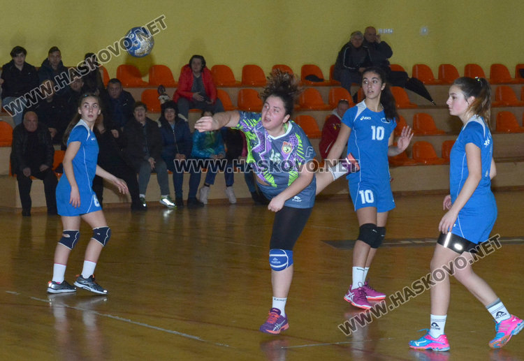 Хандбалистките на Хасково първи у дома в кръг от Зоналното