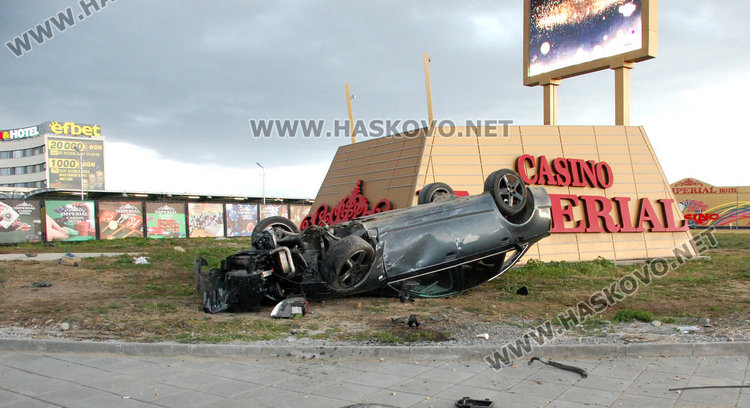Млад мъж бере душа след автолупинг в Свиленград