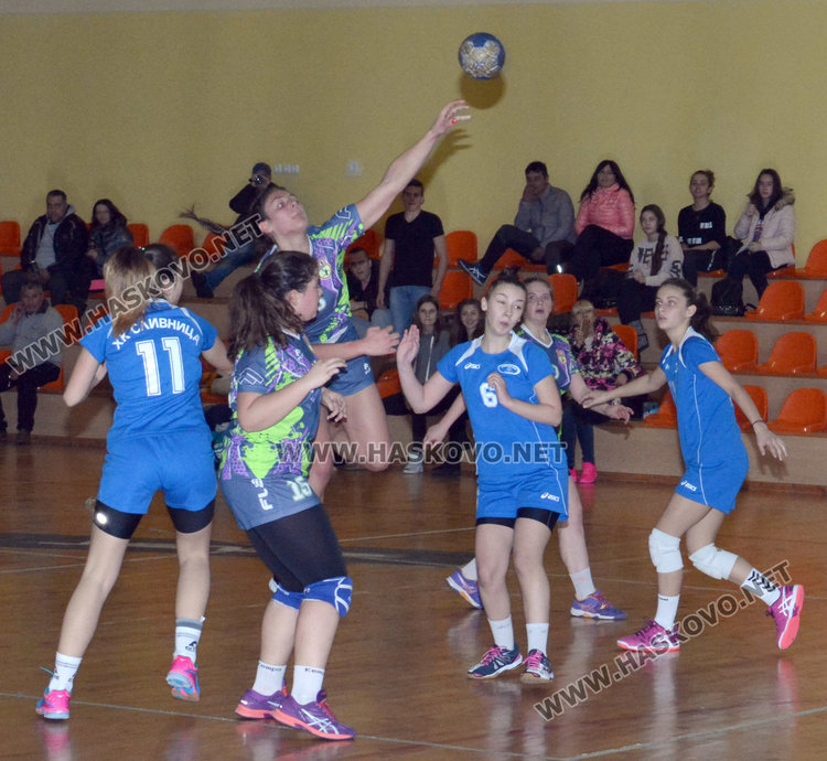 Хандбалистките на Хасково първи у дома в кръг от Зоналното