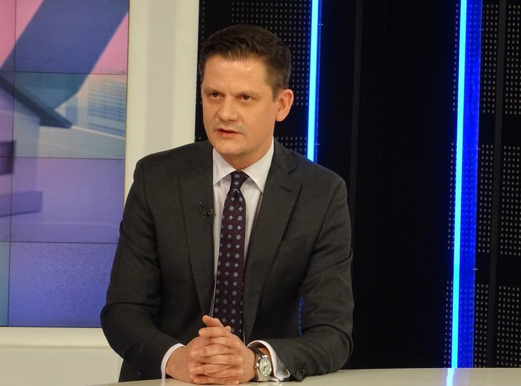 Социалните мрежи имат собствена саморегулация, която прави нарушители и престъпници публични, смята Маргаритов