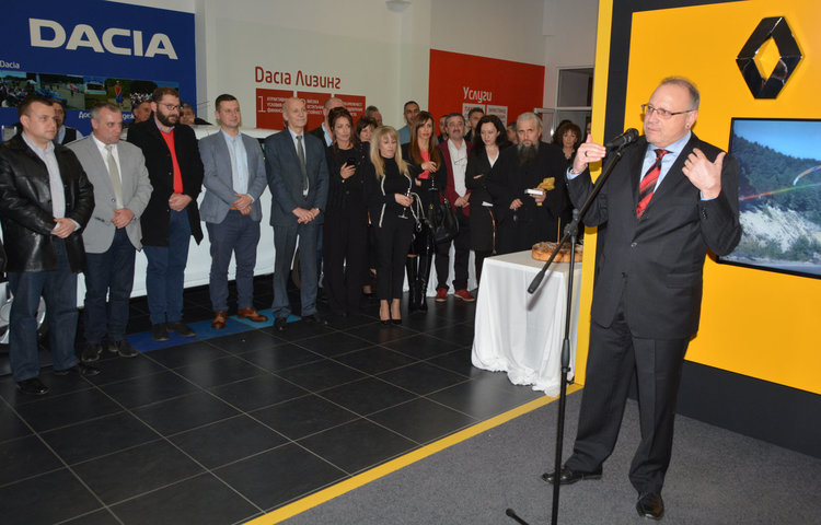 Коли номер 1 и 2 в България – Рено и Дачия, с официално представителство в Хасково