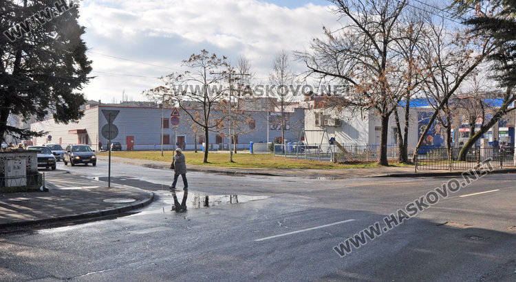 Ауди блъсна банкер и го прати в болница с опасност за живота
