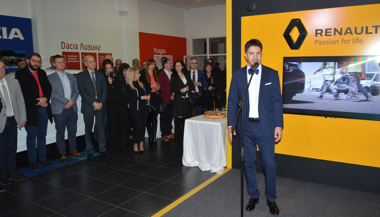 Коли номер 1 и 2 в България – Рено и Дачия, с официално представителство в Хасково