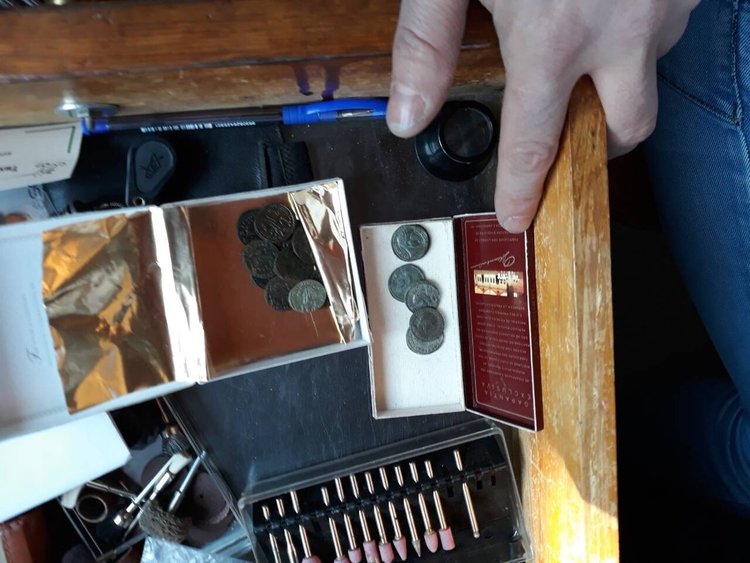 Задържаха иманяр от Симеоновград с 360 антични монети